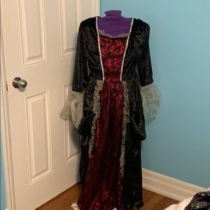 Costume like dress with vampire vibes